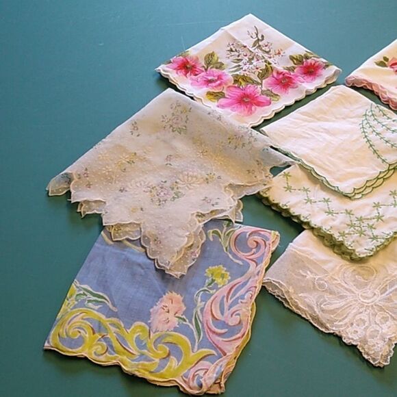 Vintage Handkerchief Lightweight Floral Fancy Embroidered Scalloped Edge - Picture 2 of 13